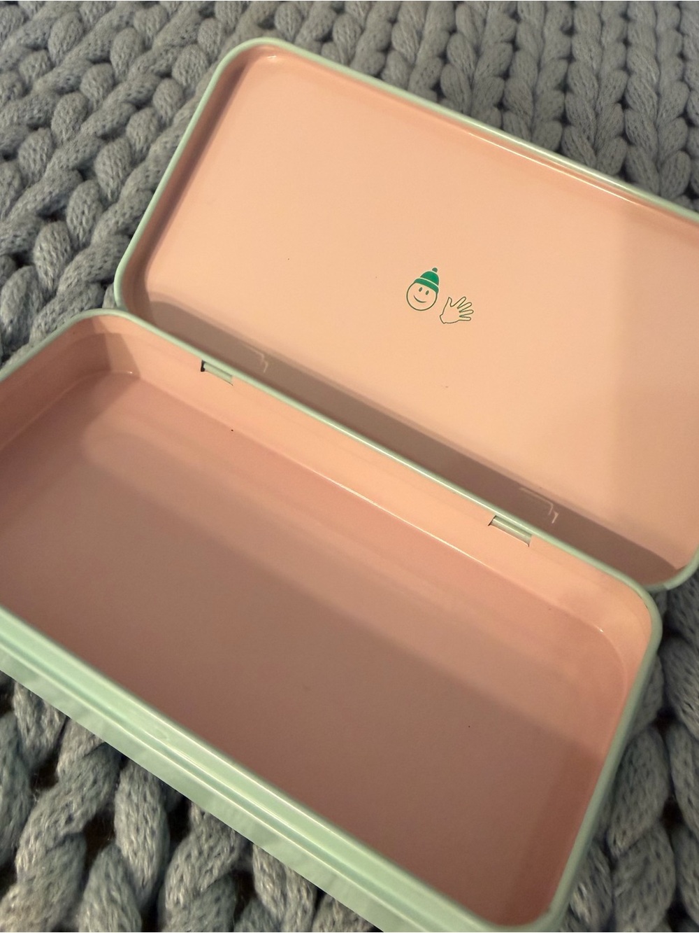 Glossier bundle and Christmas tin - Picture 4 of 4